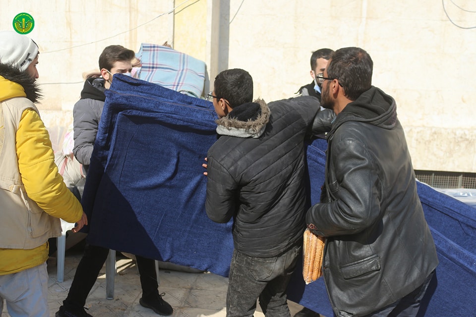 البدء في توزيع المساعدات الطارئة على أهلنا المتضررين من الزالزل